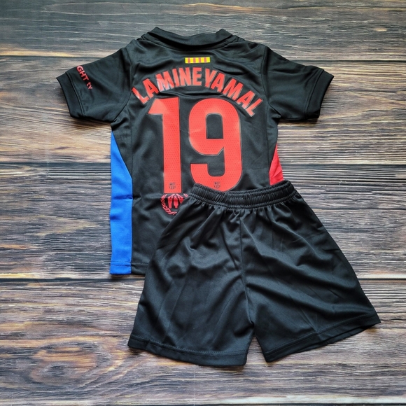 Barcelona Lamine yamal kid's soccer uniform - Picture 2 of 2